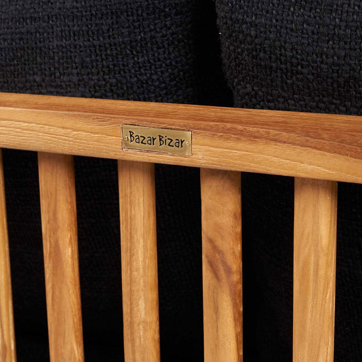 2-Sitzer aus recyceltem Teakholz mit schwarzen Polstern für innen und außen | VIA X SELECTION
