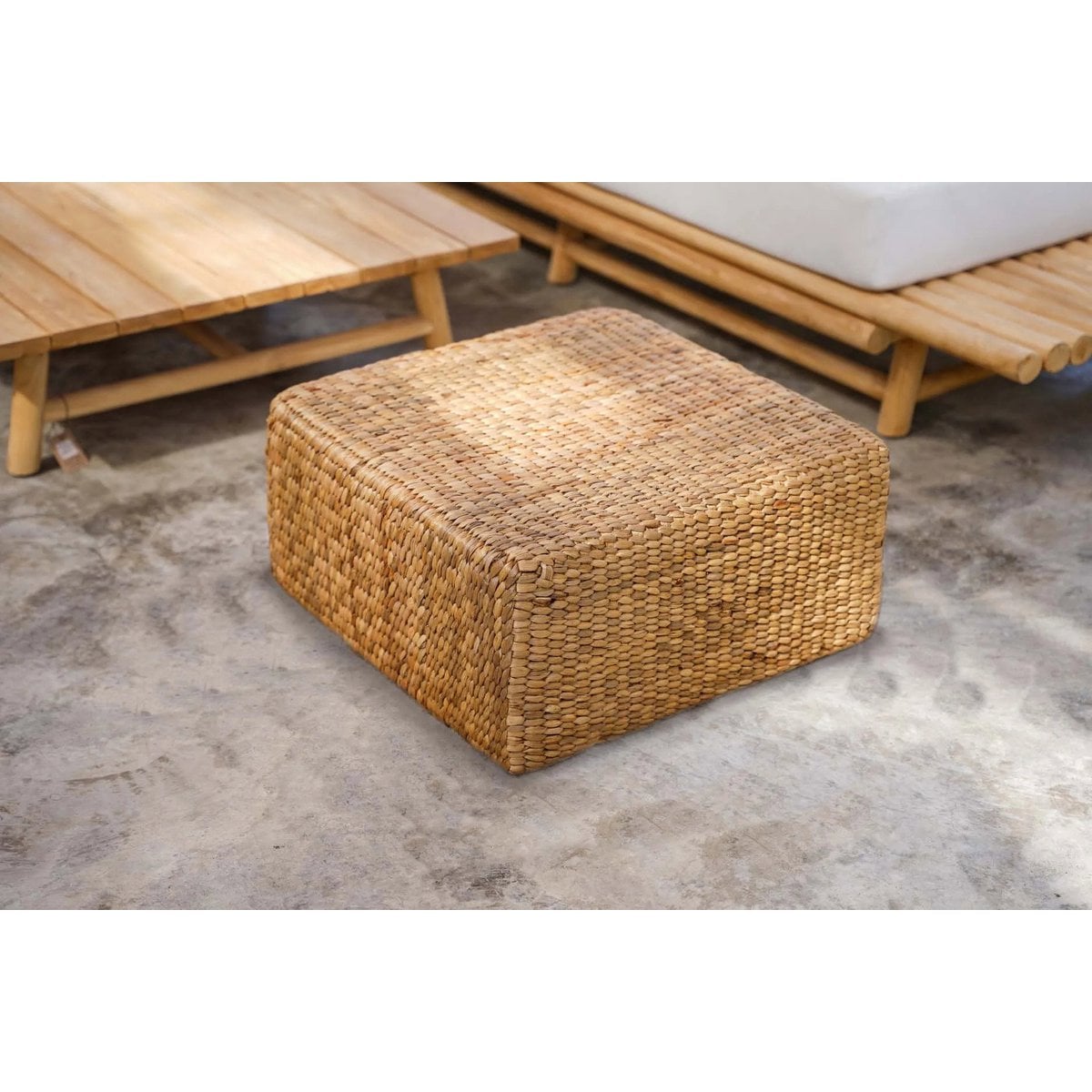 Quadratischer Pouf aus Wasserhyazinthe in Natur | VIA X SELECTION