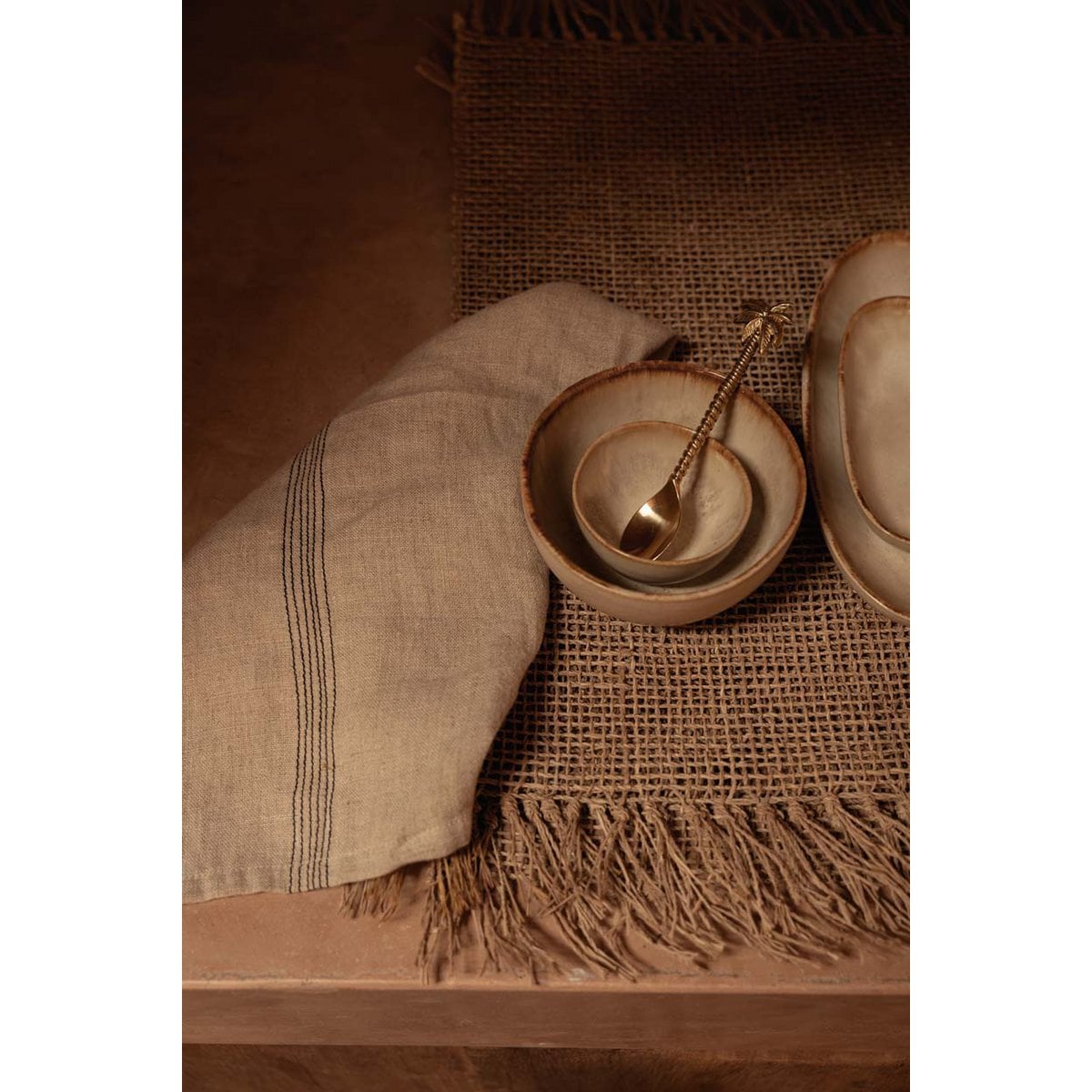Leinenserviette in Natur und Schwarz, 45 × 45 cm | VIA X SELECTION
