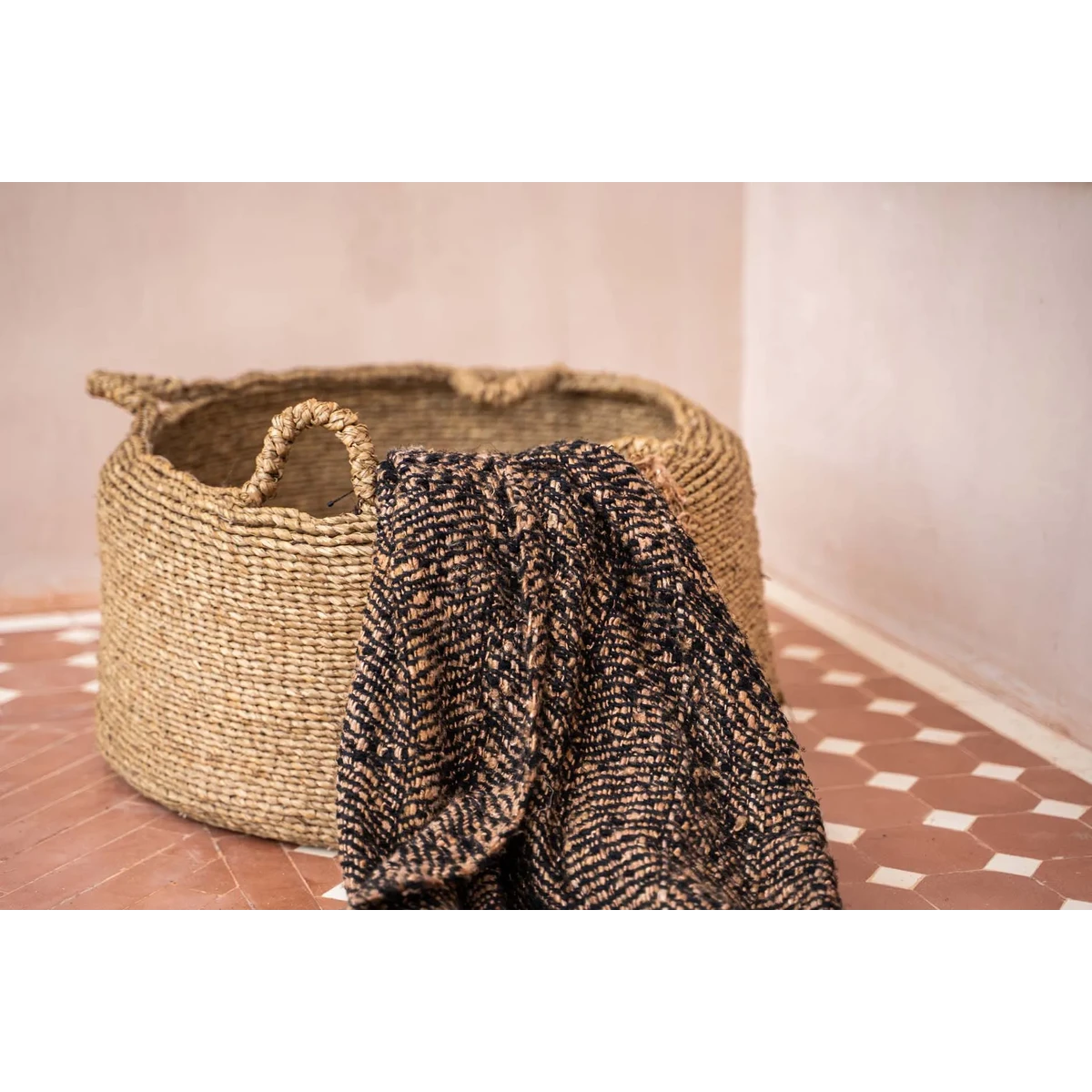 Korb aus Seegras natur mit vier Henkeln, 60 × 60 × 30 cm | VIA X SELECTION