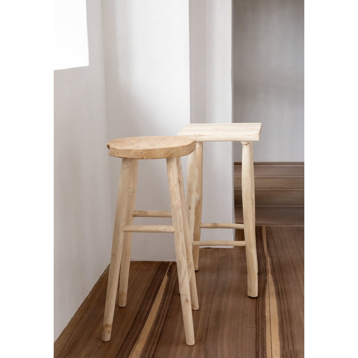 Barhocker aus massivem Teakholz in Natur | VIA X SELECTION