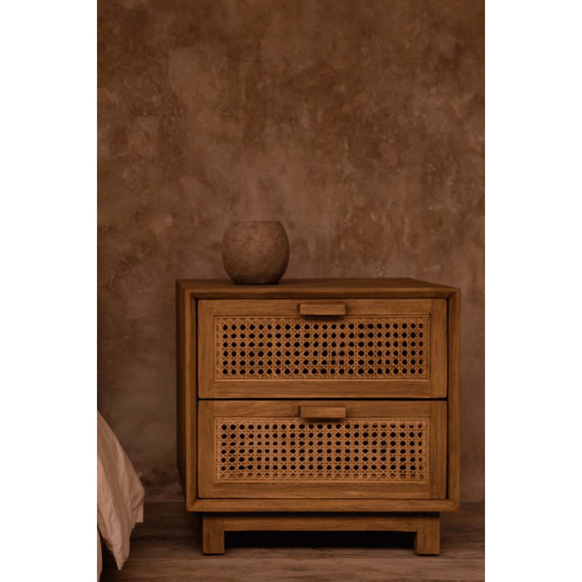 Nachttisch aus Teak und Rattan mit zwei Schubladen, 48 × 51 × 48 cm | VIA X SELECTION