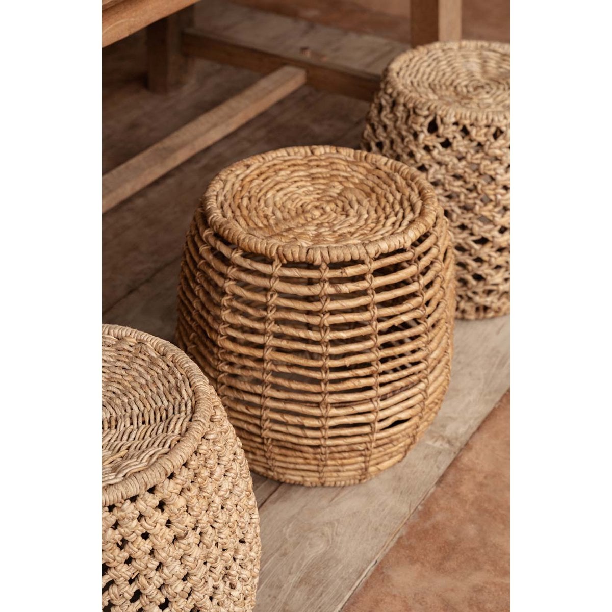 Geflochtener Hocker aus Bananenblatt natur mit Stauraum | VIA X SELECTION