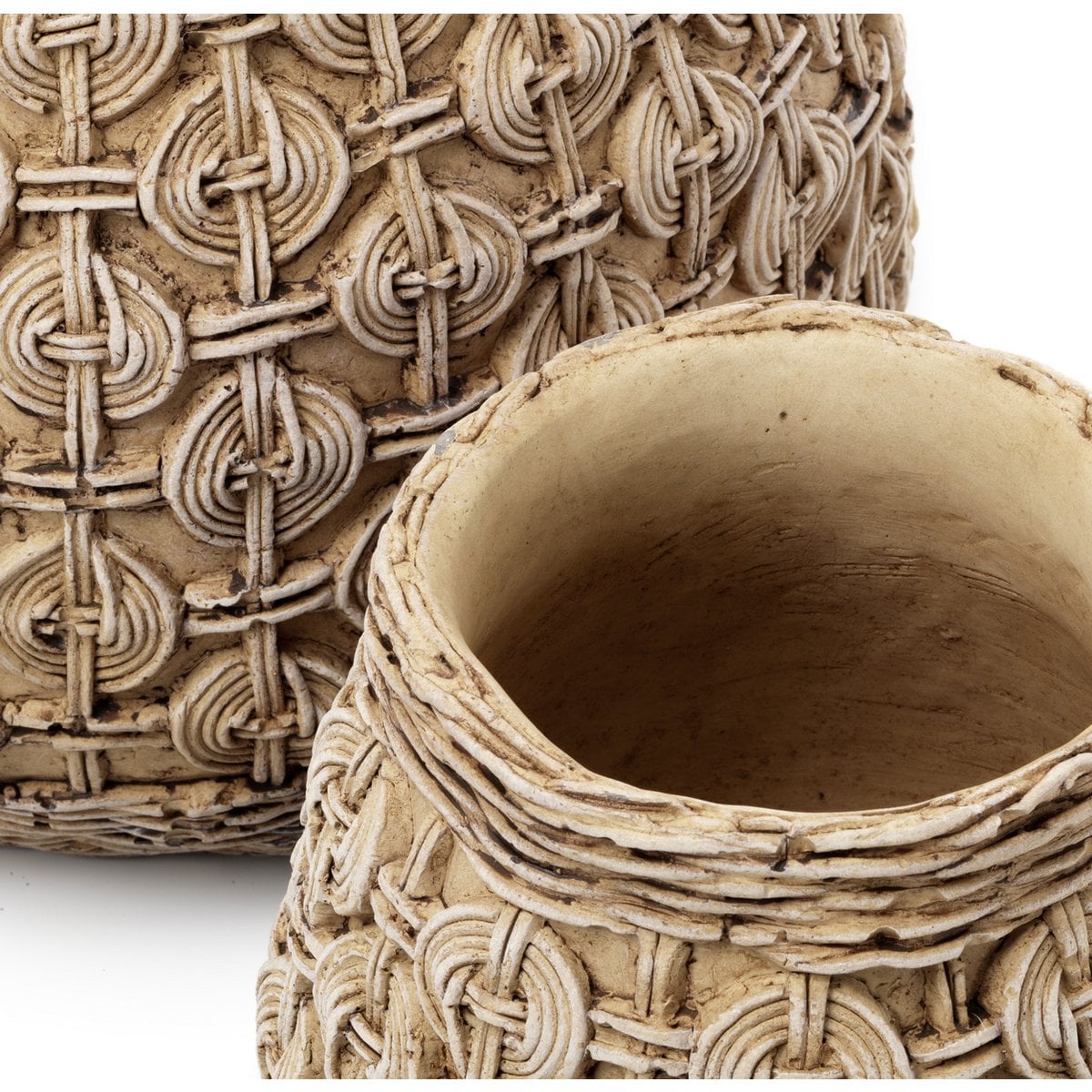Großes Pflanzgefäß aus Beton mit Relief, 28,3 × 28,3 × 25 cm | VIA X SELECTION