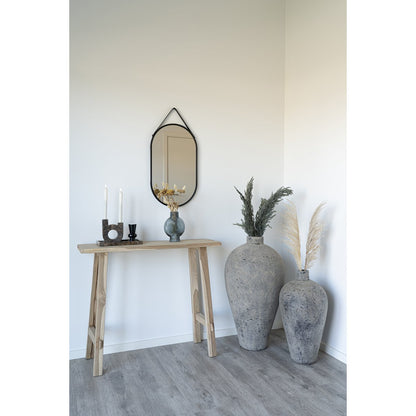 Ovaler Wandspiegel mit schwarzem Rahmen und Riemen, 35 × 60 cm | VIA X SELECTION