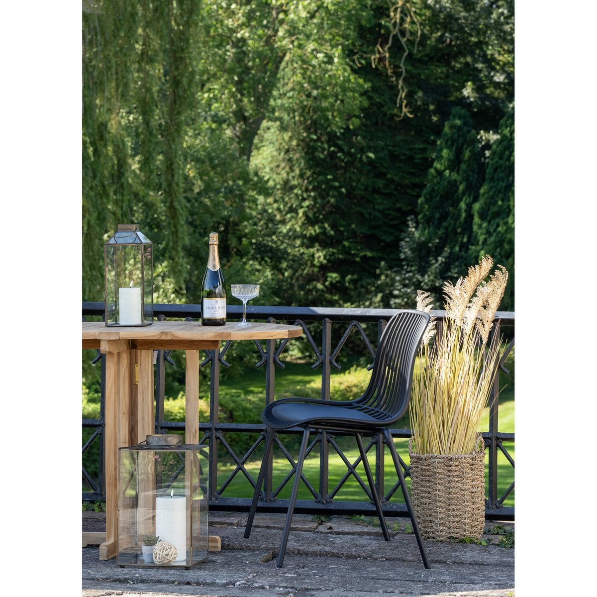 Stapelbarer Gartenstuhl in Schwarz, 4er-Set | VIA X SELECTION