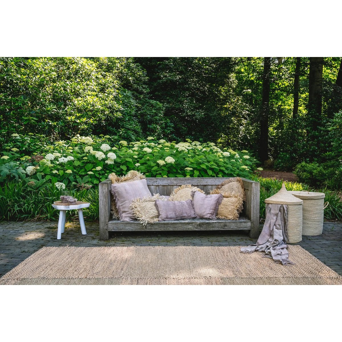 Kissenbezug aus Samt in Betongrau, 40 × 40 cm | VIA X SELECTION