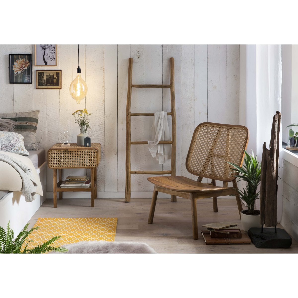 Nachttisch aus recyceltem Teak mit Wiener Geflecht, 45 × 48 × 60 cm | VIA X SELECTION