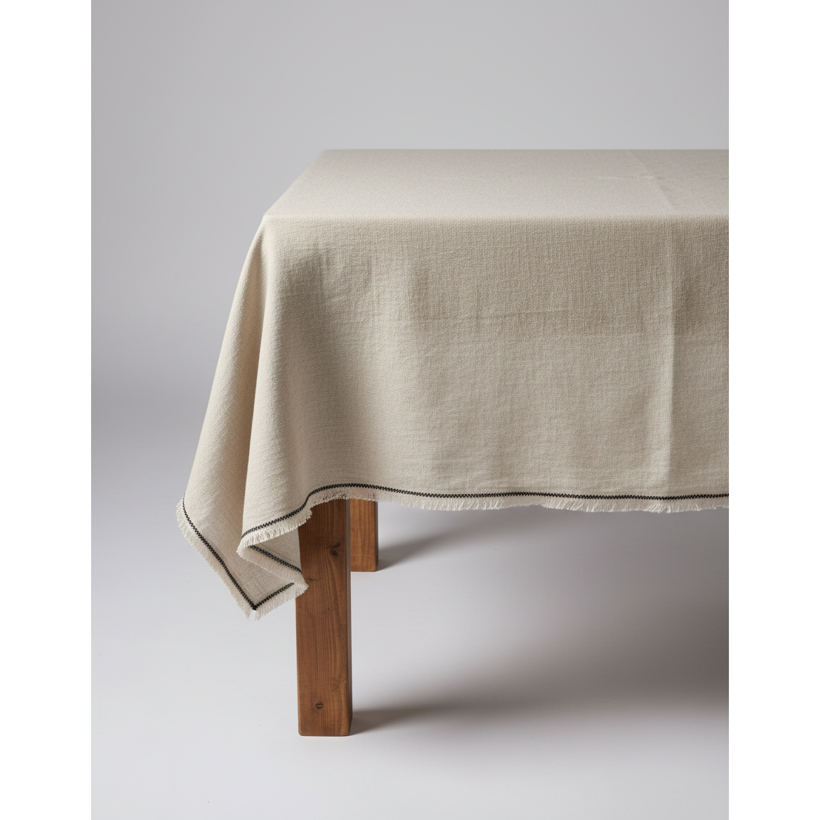 Leinentischdecke in Natur-Schwarz, 150 × 250 cm | VIA X SELECTION