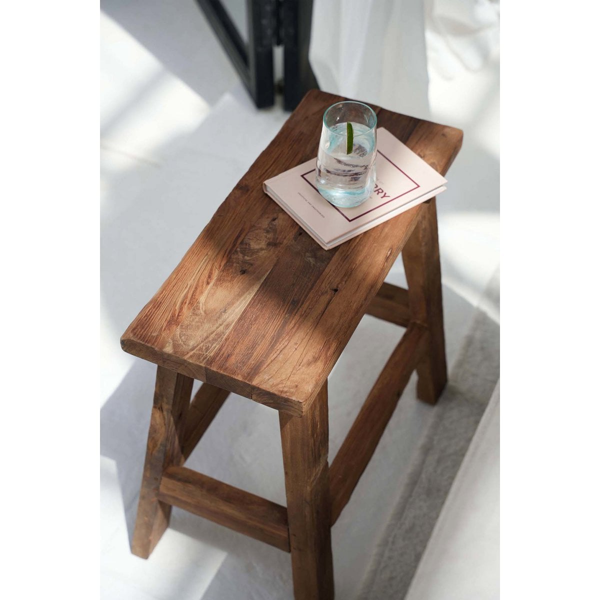 Hocker aus Holz natur mit schmaler Form | VIA X SELECTION