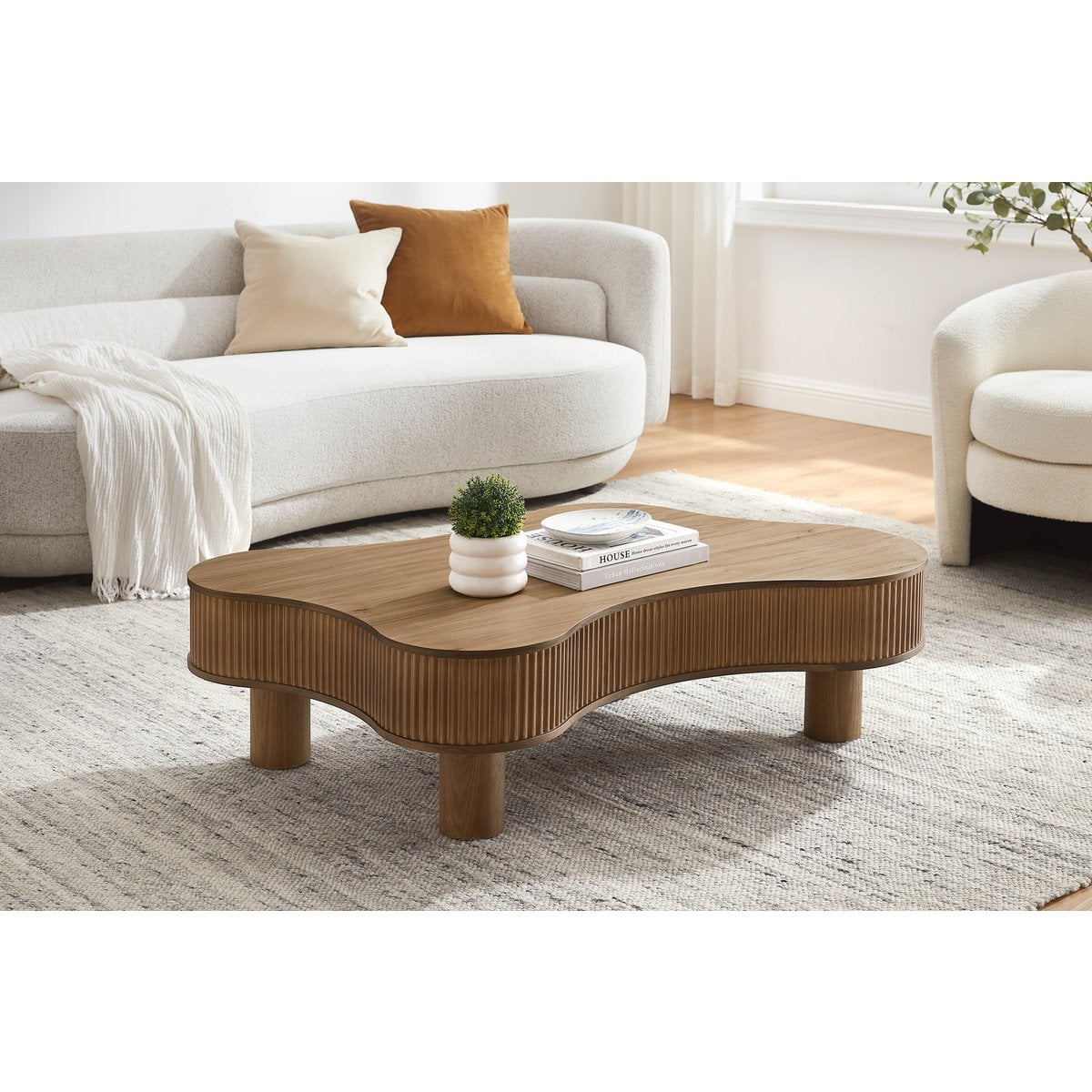 Couchtisch aus Walnussfurnier mit Wellenkante, 116 × 77 × 32 cm | VIA X SELECTION
