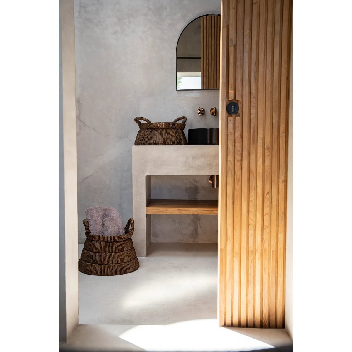 Korb aus Palmblatt dunkelbraun, 42 × 42 × 33 cm | VIA X SELECTION