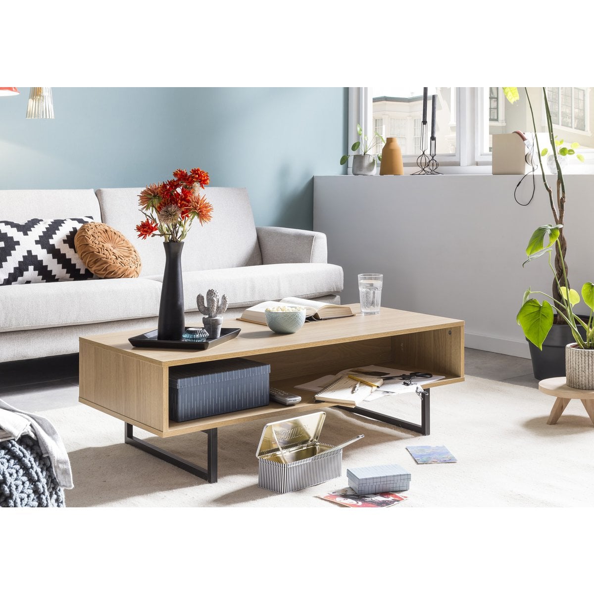 Couchtisch mit Metall und offenem Fach, 55 × 110 × 38 cm | VIA X SELECTION