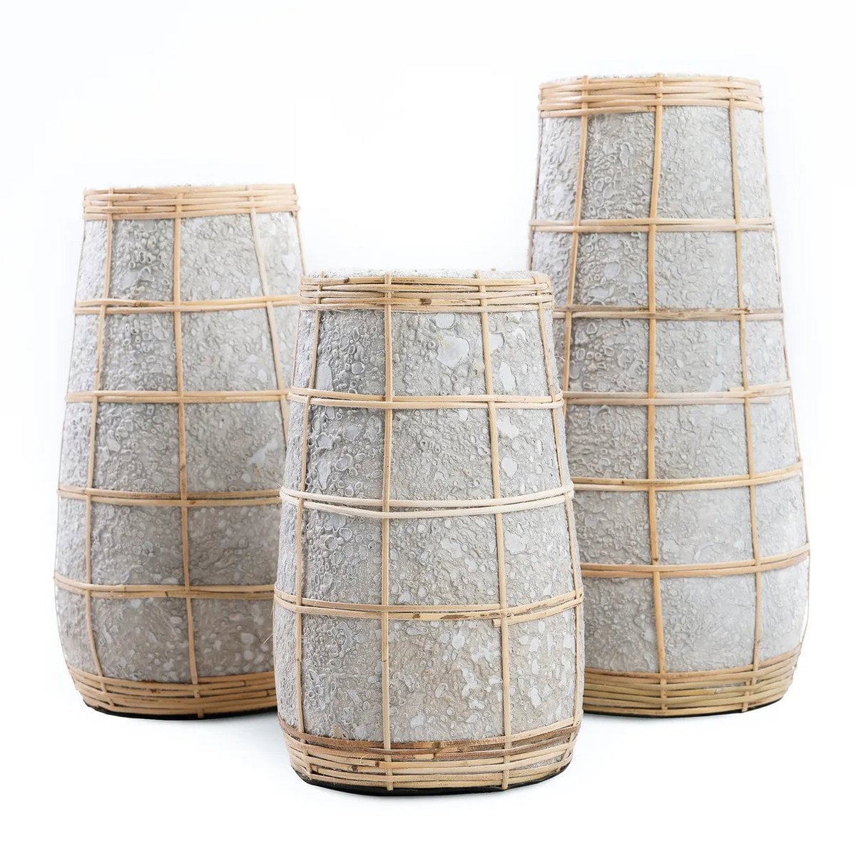 Terrakotta-Vase mit Raffia-Detail | VIA X SELECTION