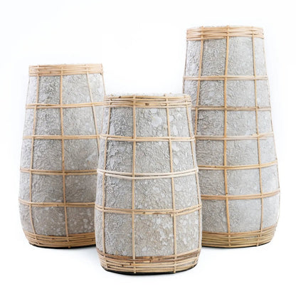 Terrakotta-Vase mit Raffia-Detail | VIA X SELECTION