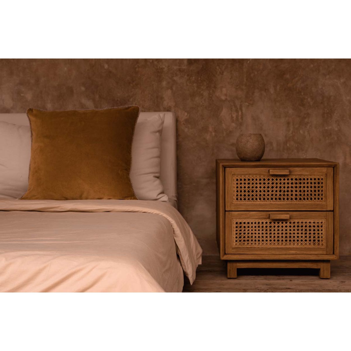 Nachttisch aus Teak und Rattan mit zwei Schubladen, 48 × 51 × 48 cm | VIA X SELECTION