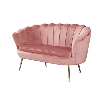 Muschelsofa aus roséfarbenem Samt mit goldfarbenem Metallgestell | VIA X SELECTION