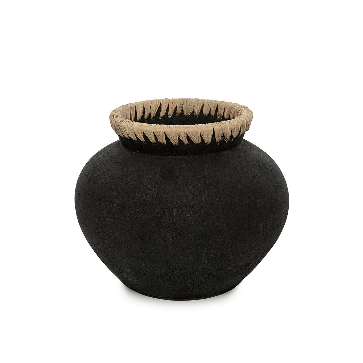 Breite Terrakotta-Vase mit Raffia-Detail | VIA X SELECTION