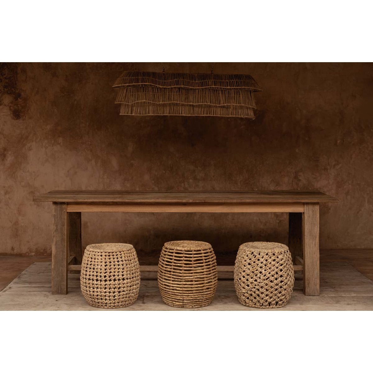 Geflochtener Hocker aus Bananenblatt natur mit geschlossener Form | VIA X SELECTION
