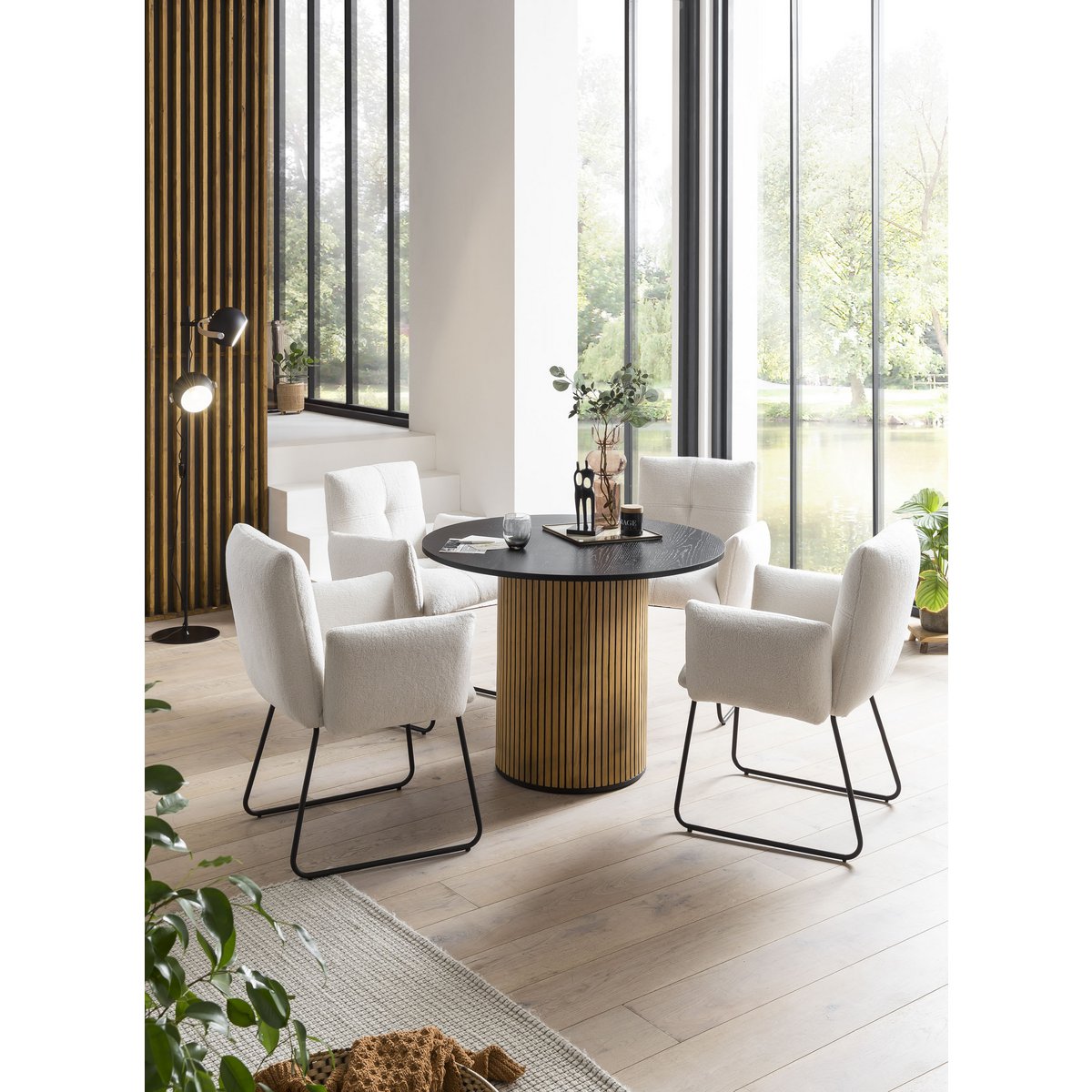 Runder Esstisch Eichenfurnier gerippter Mittelfuß 120 cm | VIA X SELECTION