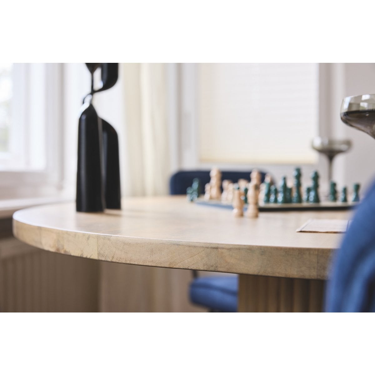 TOM TAILOR Home runder Esstisch Mangoholz gerippter Mittelfuß 120 cm | VIA X SELECTION