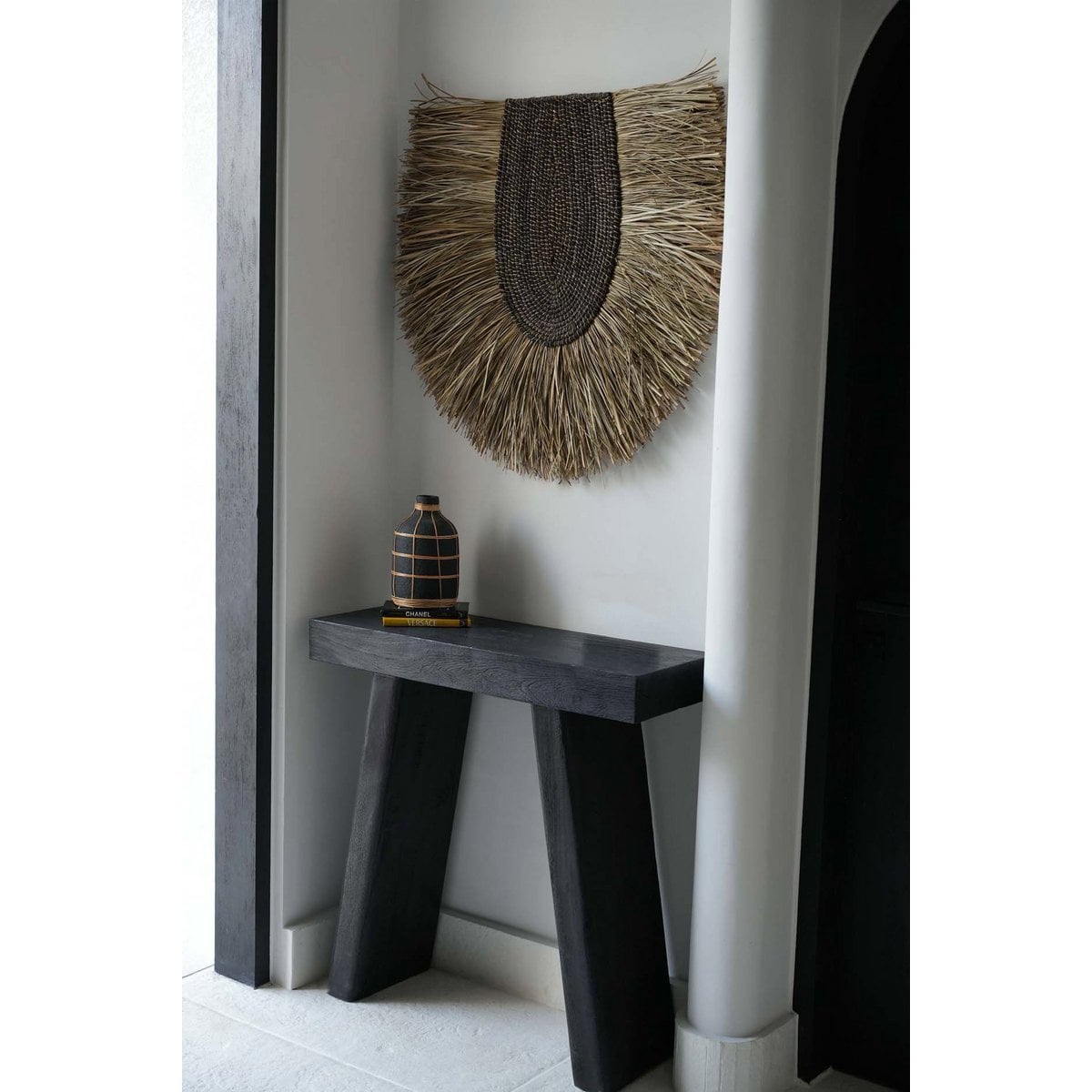 Große runde Terrakotta-Vase mit Rattan-Detail | VIA X SELECTION