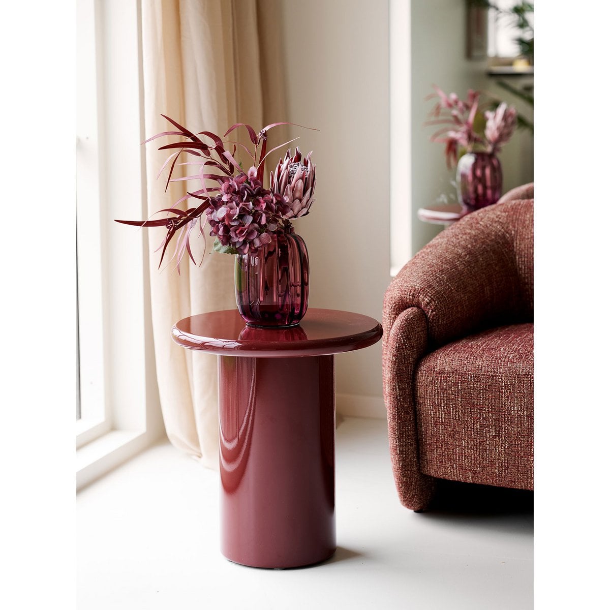 Runder Beistelltisch in Bordeaux, Ø, 45 × 50 cm | VIA X SELECTION