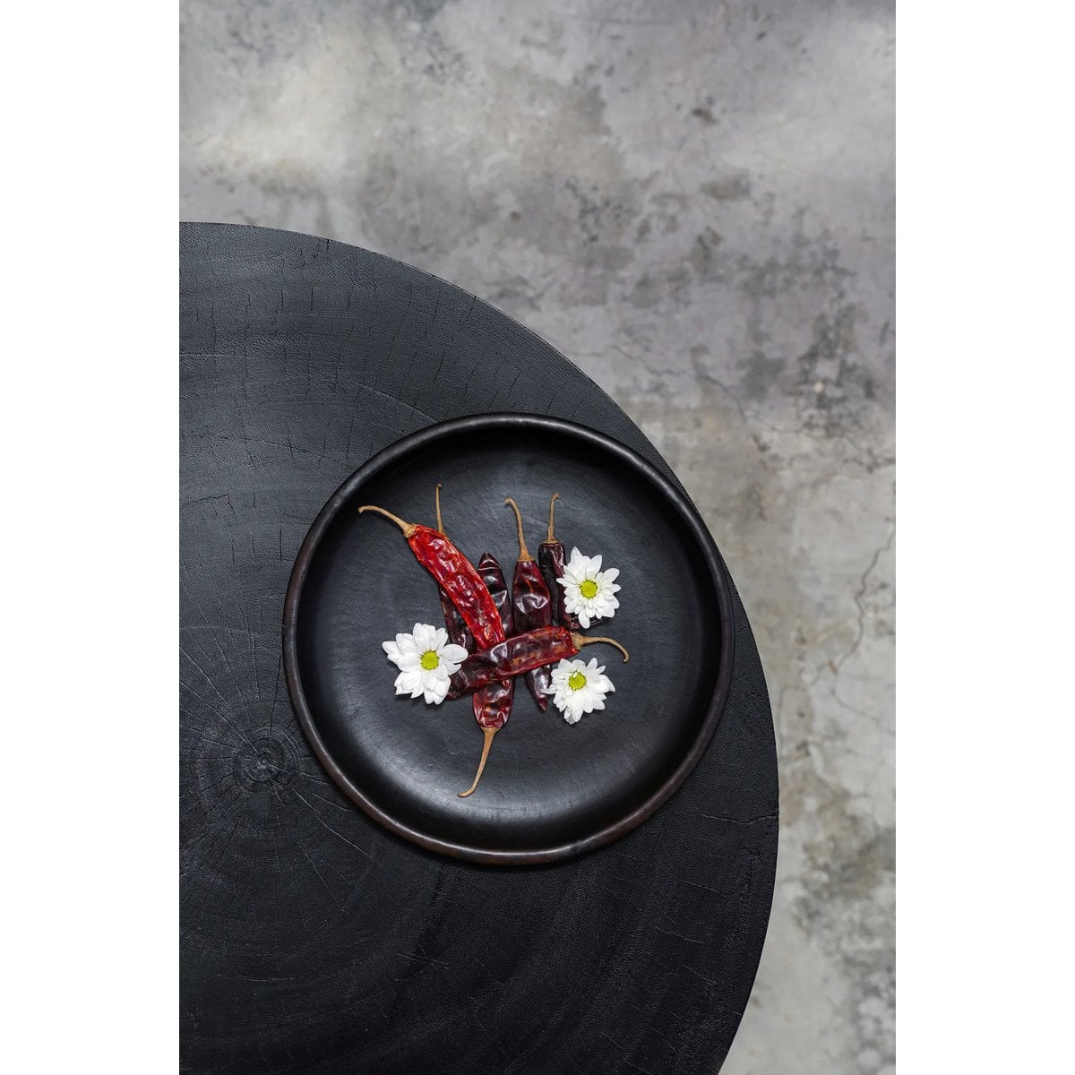Schwarzer Teller aus gebrannter Terrakotta 26 cm | VIA X SELECTION