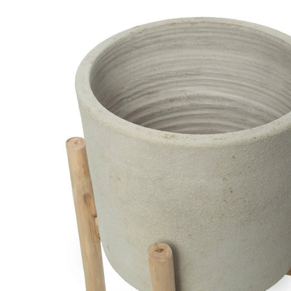 Pflanzgefäß aus Terrakotta auf Teakholzgestell, 28 ×, 28 × 36 cm | VIA X SELECTION