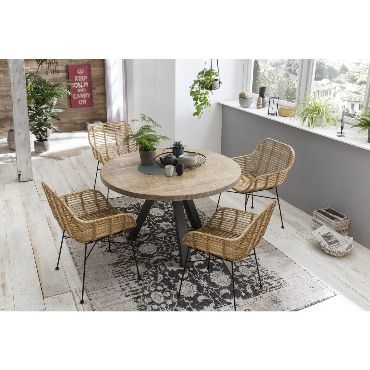 Armlehnstuhl aus Rattan mit schwarzem Metallgestell im 2er-Set | VIA X SELECTION