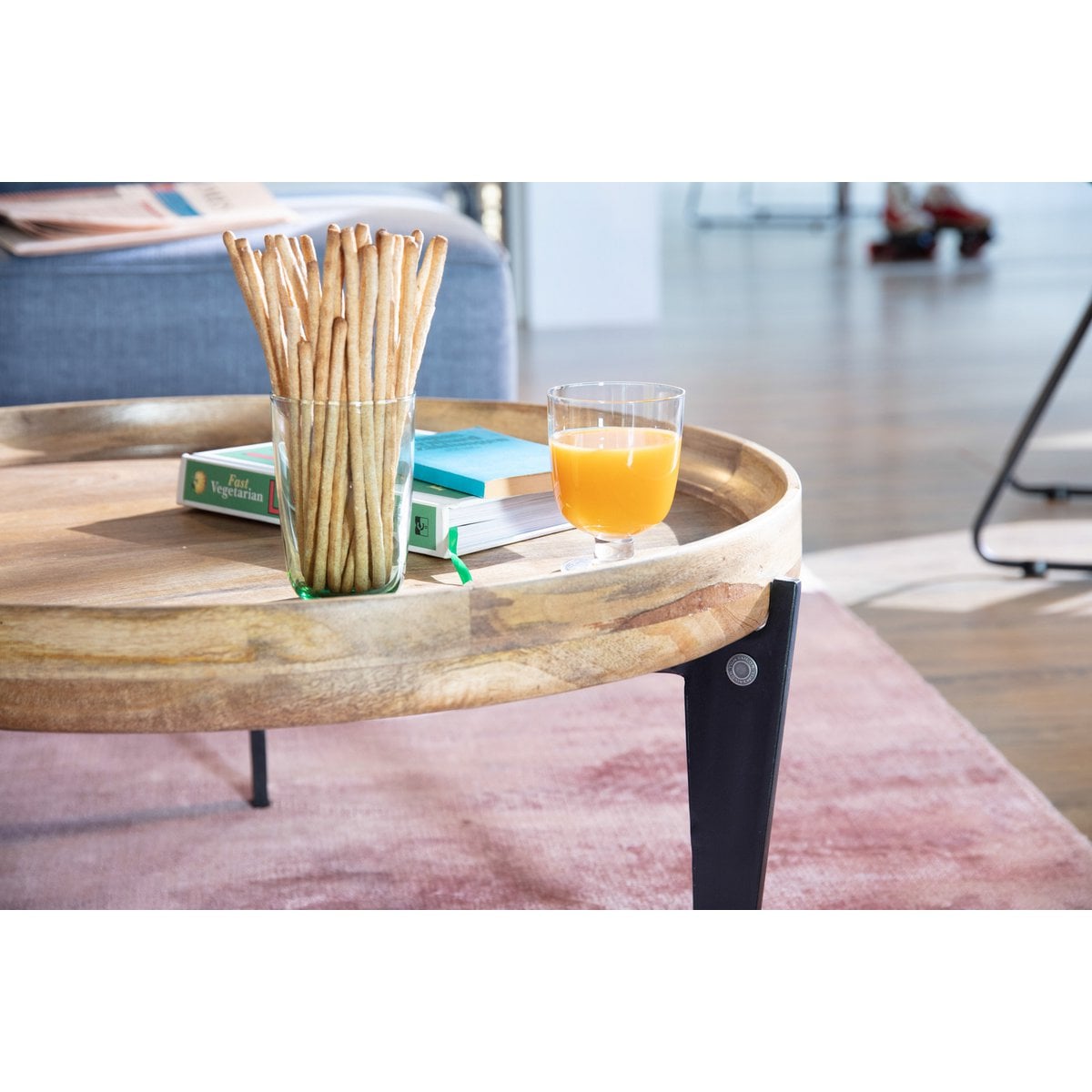 TOM TAILOR Home runder Couchtisch aus Mangoholz mit Tablettfunktion, Ø, 75 × 34 cm | VIA X SELECTION