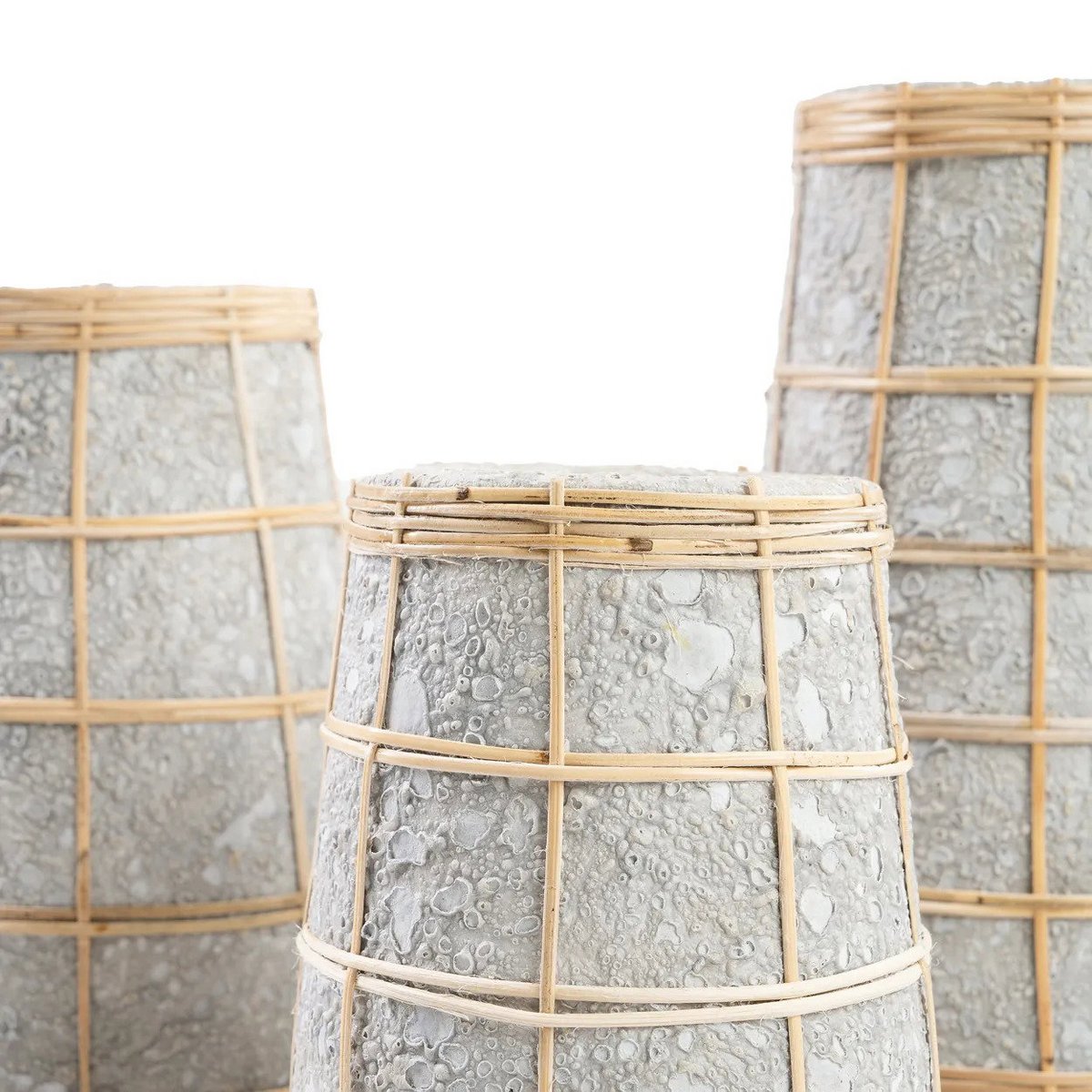 Terrakotta-Vase mit Raffia-Detail | VIA X SELECTION