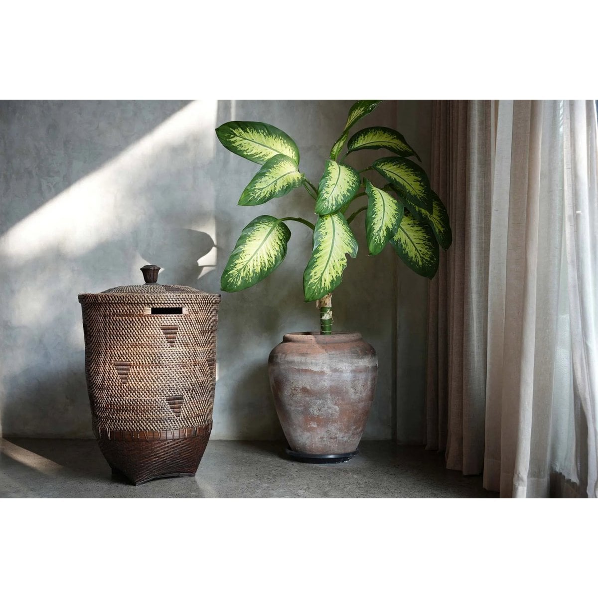 Wäschekorb aus Rattan natur-braun mit Deckel, 50 × 50 × 90 cm | VIA X SELECTION