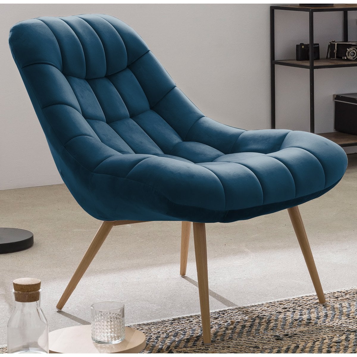Loungesessel aus Samt blau mit XXL-Sitzfläche | VIA X SELECTION