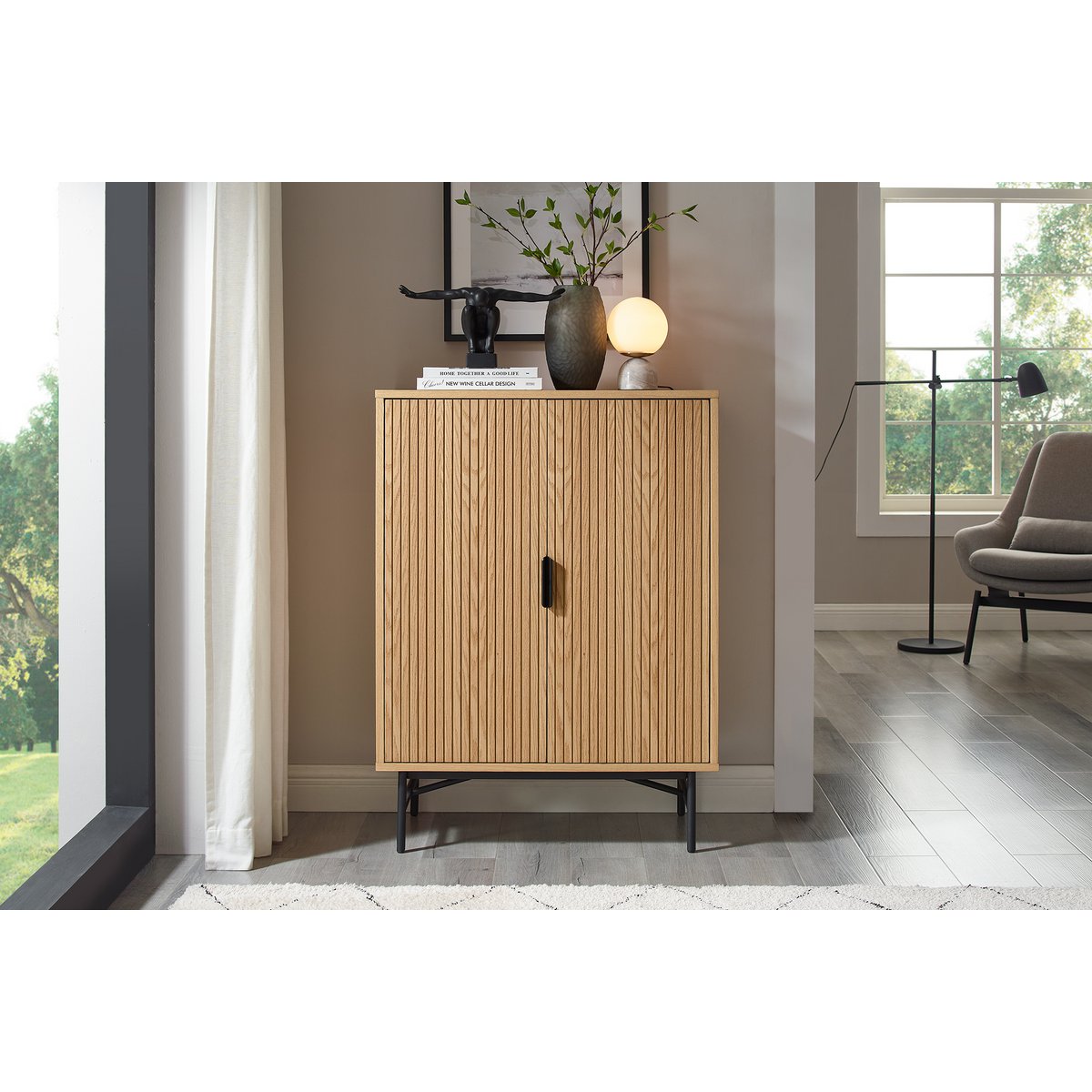 Hohe Kommode mit Eichenfront, 40 × 80 × 110 cm | VIA X SELECTION