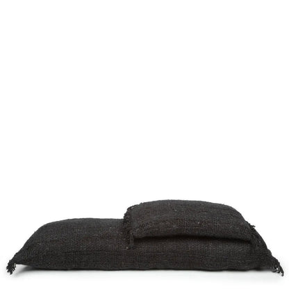 Langer Kissenbezug aus Baumwolle in Schwarz und Dunkelblau, 35 × 100 cm | VIA X SELECTION