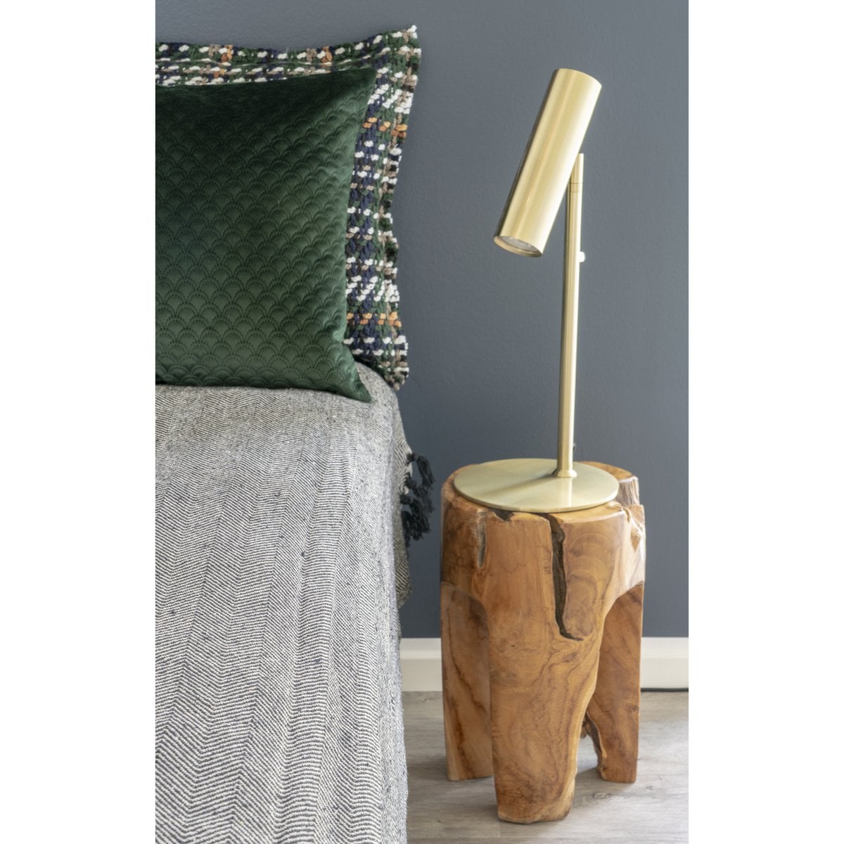 Hocker aus recyceltem Teakholz natur mit rustikaler Form | VIA X SELECTION