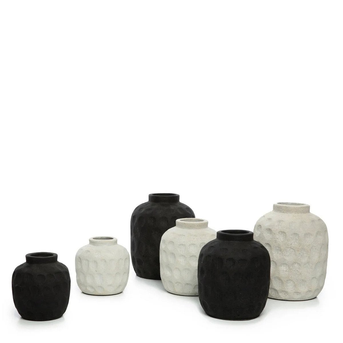 Schwarze Terrakotta-Vase in kompakter Form | VIA X SELECTION