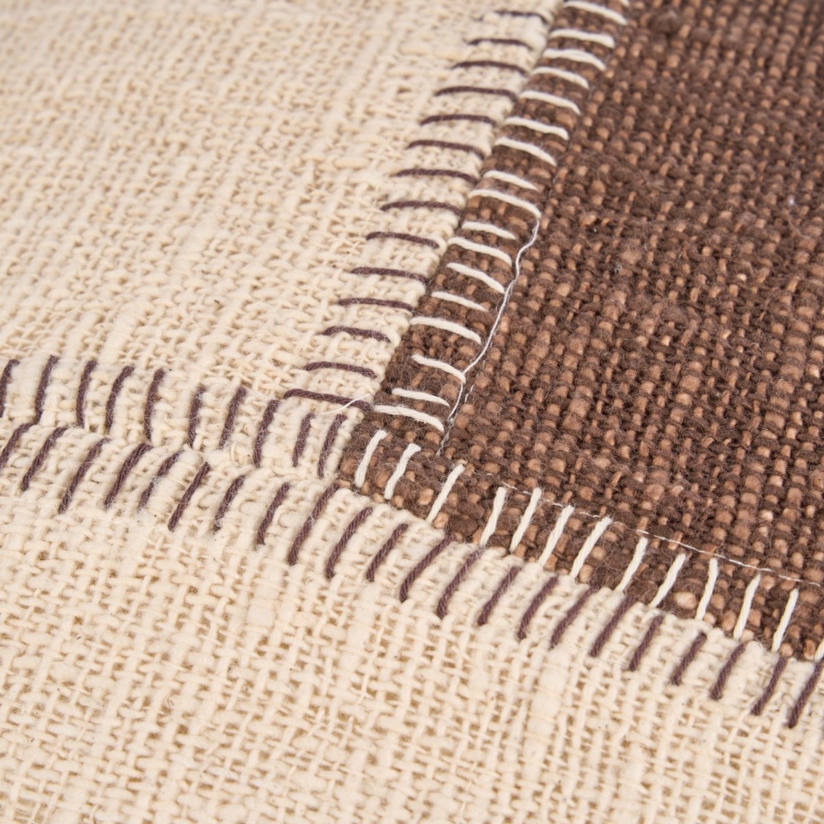 Kissenbezug aus Baumwolle mit Patchwork in Natur-Braun, 50 × 70 cm | VIA X SELECTION