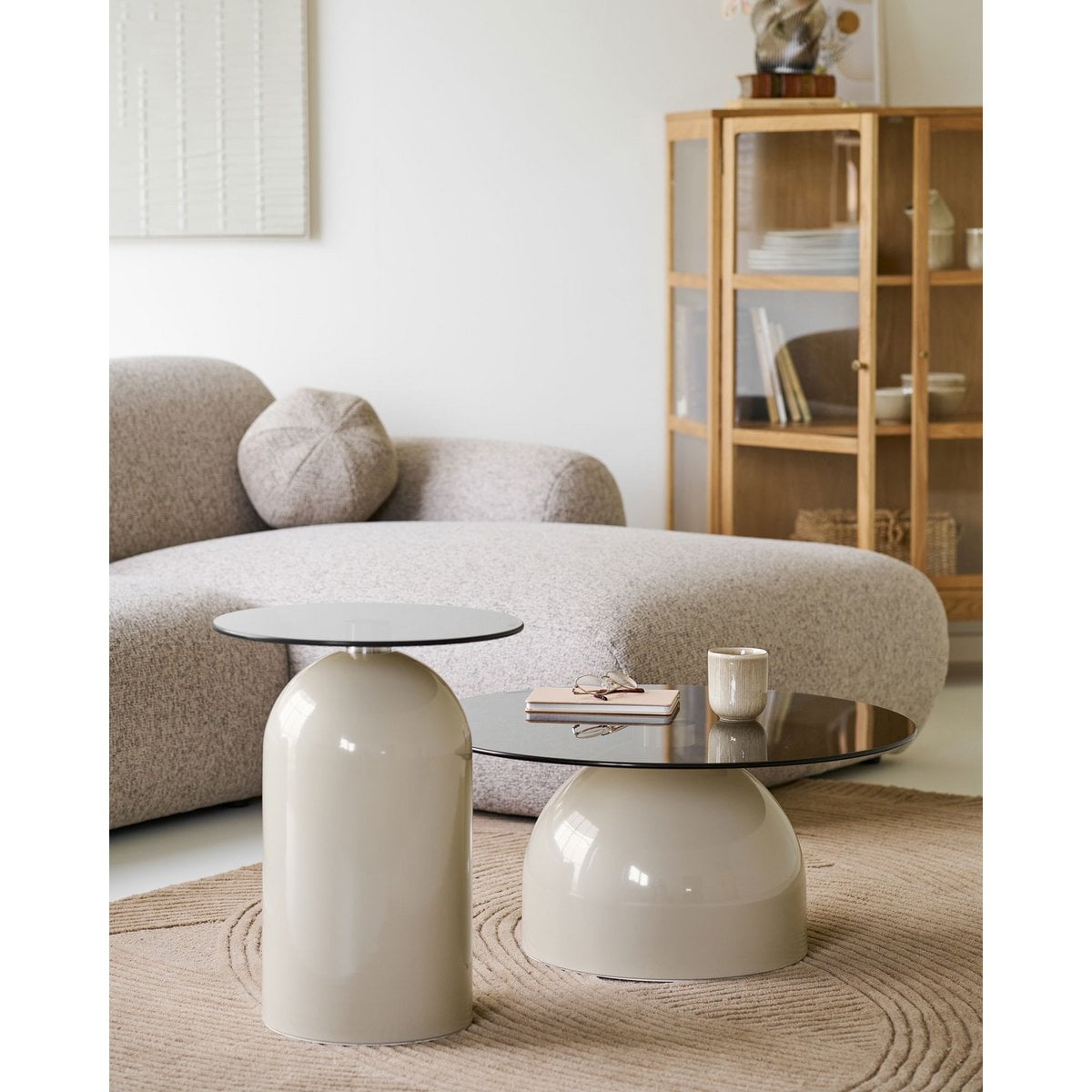 Runder Beistelltisch aus Metall und Glas in Grau-Beige, Ø, 40 × 52 cm | VIA X SELECTION